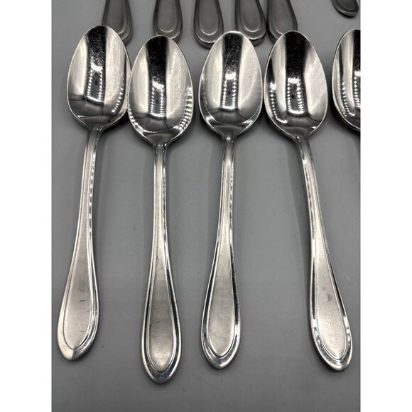 Oneida‎ Joanne Stainless Steel Flatware Set 20 Pc - Picture 2 of 5